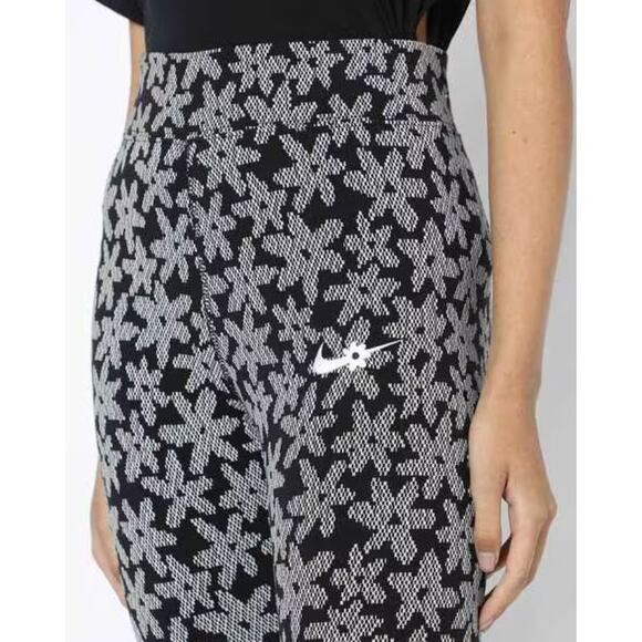 Nike Black Floral High Rise Leggings - Picture 2 of 8